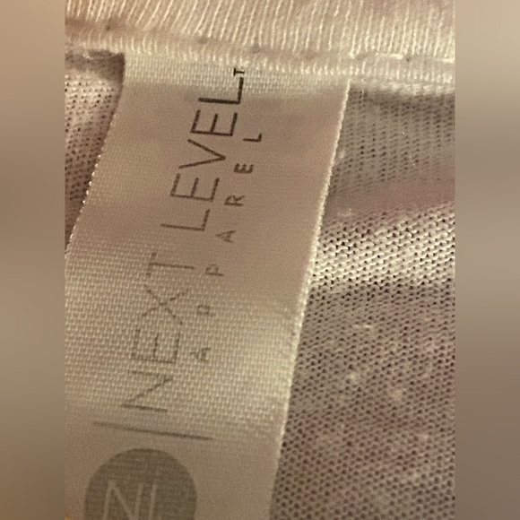 Next Level Apparel Shirt Size Medium - Picture 2 of 4